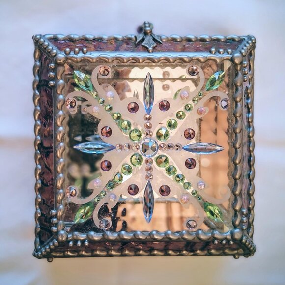 NWT OLD WORLD CRAFTSMANSHIP, NEW WORLD DESIGNS GLASS TREASURE BOX - Picture 1 of 8